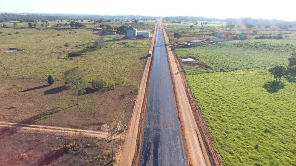 Governo de Rondônia trabalha em duas frentes de serviço na RO-135 