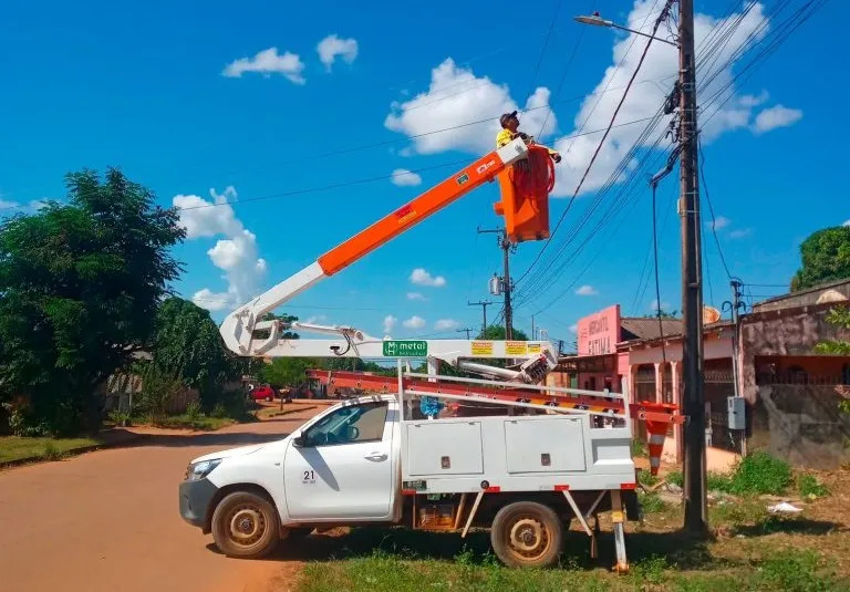 Prefeitura de Guajará-Mirim intensifica manutenção de luminárias de LED para garantir mais segurança na cidade