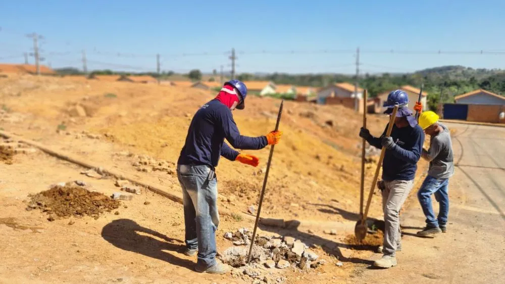 Prefeitura de Jaru inicia construção de praça pública e quadra poliesportiva no Jardim Europa