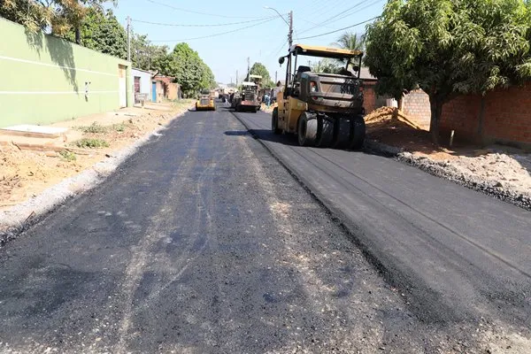 Prefeitura começa asfaltamento de ruas no bairro JK