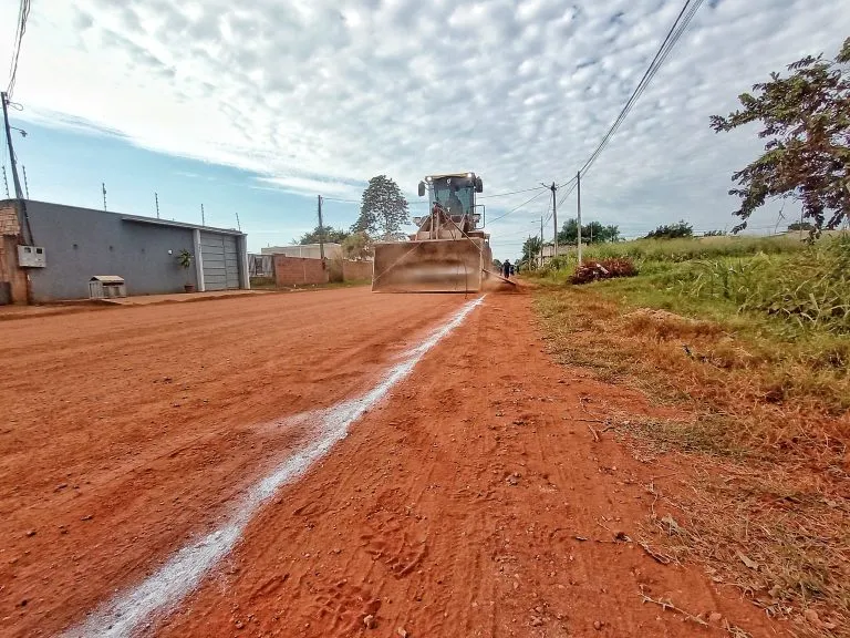 Prefeitura de Guajará-Mirim avança com o asfaltamento da Avenida Giácomo Casara no bairro Fátima