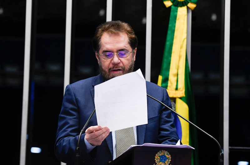 Aumento do consignado de servidores federais vira lei