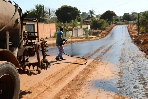 Prefeitura inicia pavimentação da rua Gabriel Vieira de Melo
