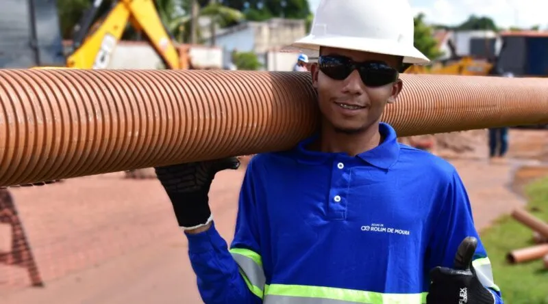 Obras de esgotamento sanitário avançam na região central de Rolim de Moura