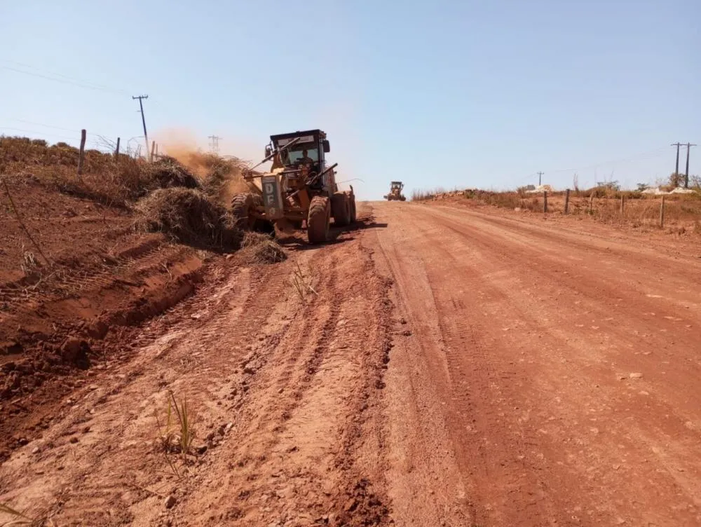 Serviço de manutenção da RO-383 é iniciado no trecho entre Alta Floresta d’Oeste e o distrito de Nova Gease