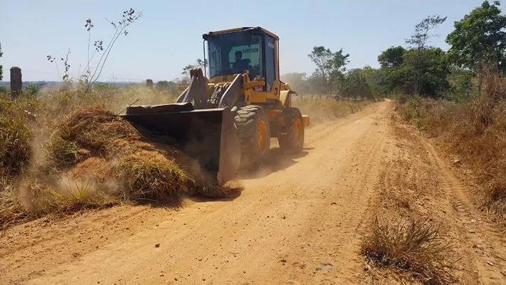Prefeitura mantém obras de conservação de estradas rurais