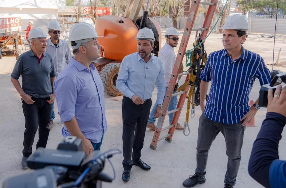 Prefeito apresenta obras do novo terminal para o ministro dos Transportes, Renan Filho, e senador Confúcio Moura