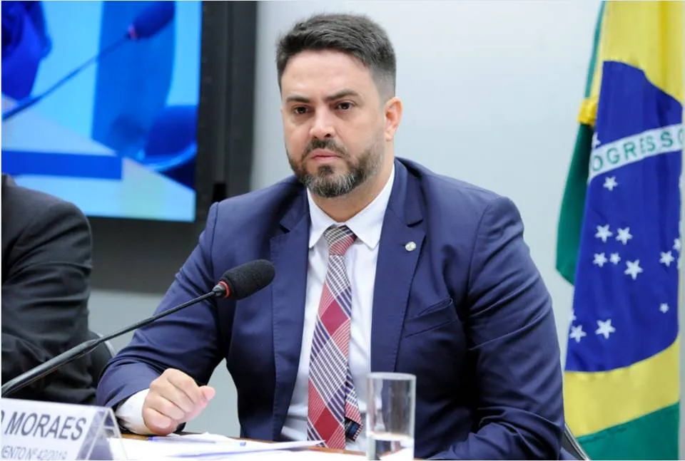 Léo Moraes volta a atacar seus adversários e já começa perdendo