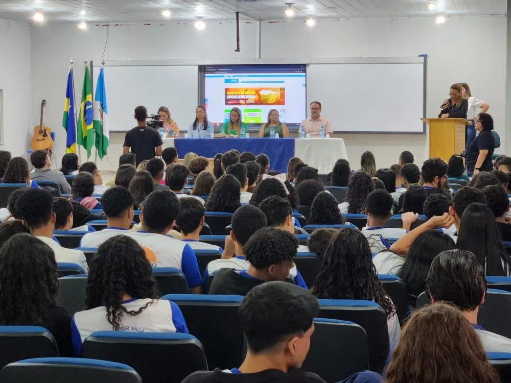 Governo entrega tablets com internet e lousas digitais para escolas estaduais na região de Ariquemes