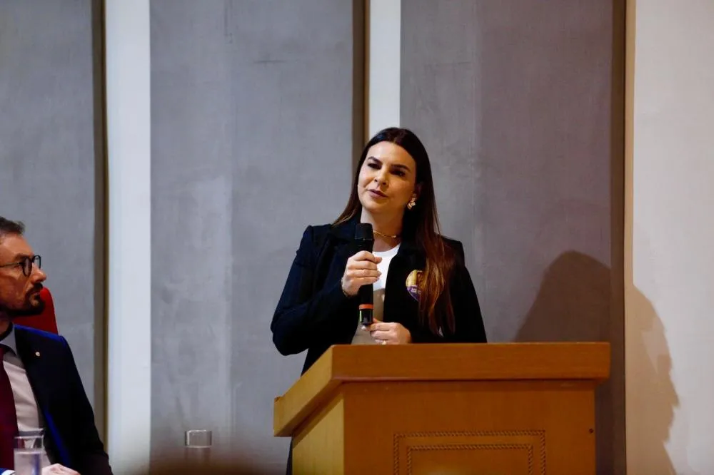 Mariana Carvalho assina Pacto em Defesa da Democracia e Combate à Desinformação e Fake News nas eleições