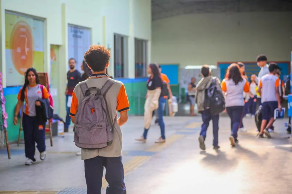 Alunos do ensino médio podem se inscrever para o Programa Jovens Embaixadores 2025, até 3 de setembro