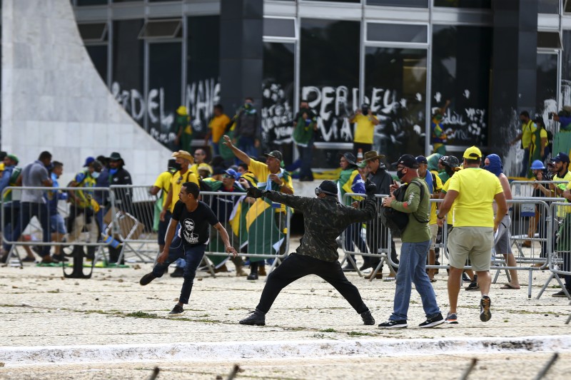 Movimentos sociais e USP farão ato em defesa da democracia nesta 2ª