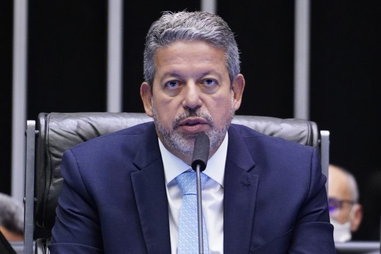 Lira: deputados serão sempre altivos em defesa da democracia