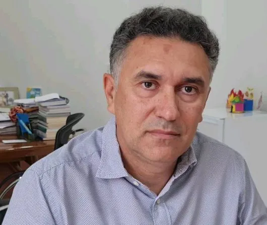 Justiça condena prefeito Arismar Araújo a devolver R$ 2 milhões em salários recebidos irregularmente