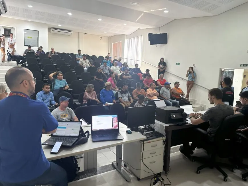 Encontro aborda orientações a produtores sobre uso da água e combate às queimadas, em Ouro Preto do Oeste