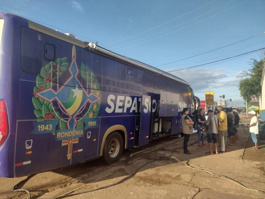 Unidade móvel “Sepat Sobre Rodas” programa cadastramento de moradores do Setor 6, em Cacaulândia