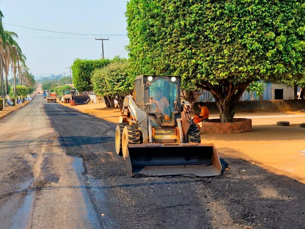 Serviço de 1.200 metros de capa asfáltica na Rodovia-140 é executado em Rio Crespo