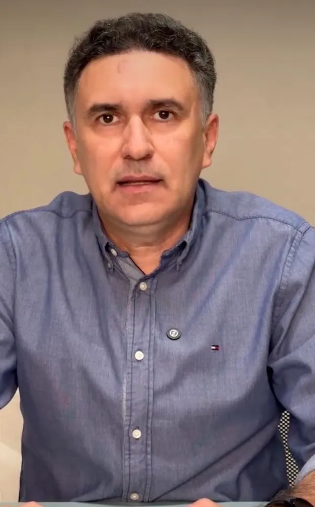 Prefeito Arismar Araújo cobra impostos abusivos para aumentar o próprio salário