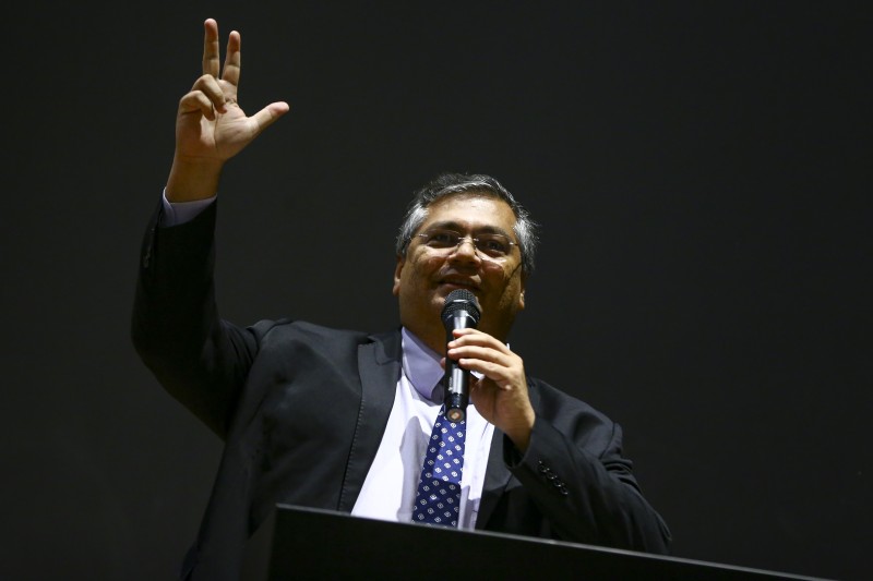 Reação a golpismo foi “qualitativamente superior” à dos EUA, diz Dino