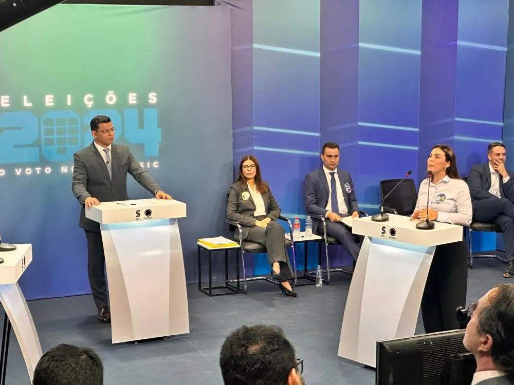 Mariana Carvalho foca em propostas, mantém equilíbrio e vence debate