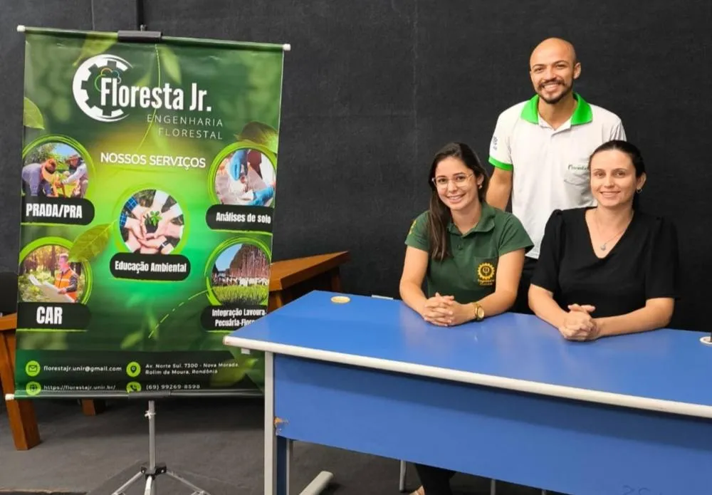 Empresa Júnior da UNIR, Campus Rolim de Moura, celebra assinatura de contrato