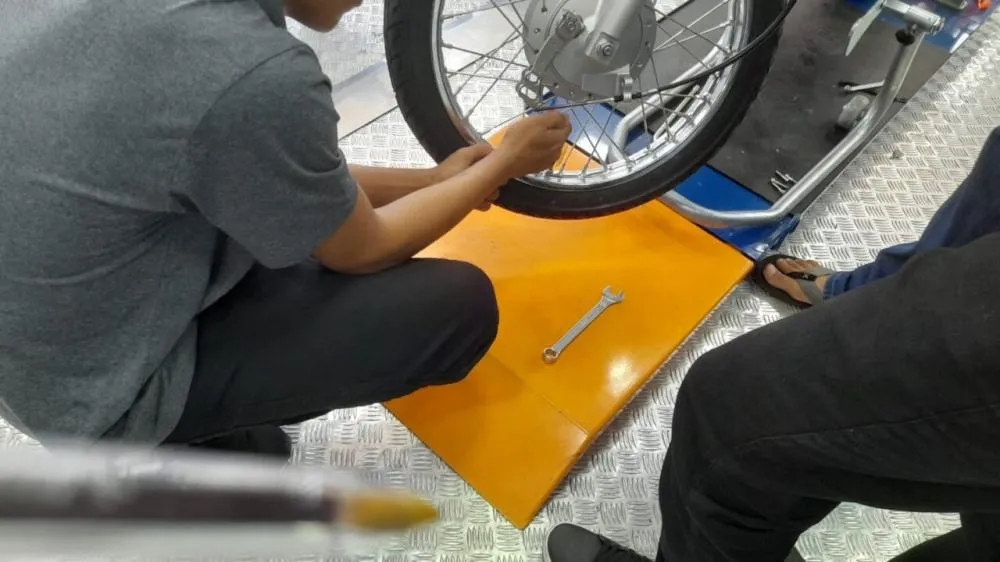 Adolescentes em cumprimento de medida socioeducativa realizam curso de mecânica em Ji-Paraná