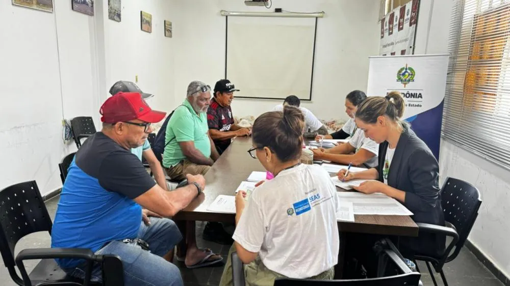 Governo de Rondônia distribui cestas básicas a trabalhadores do Porto de Porto Velho