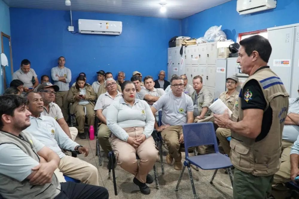 Agentes de endemias são treinados para o uso de larvicida biológico contra Aedes Aegypti
