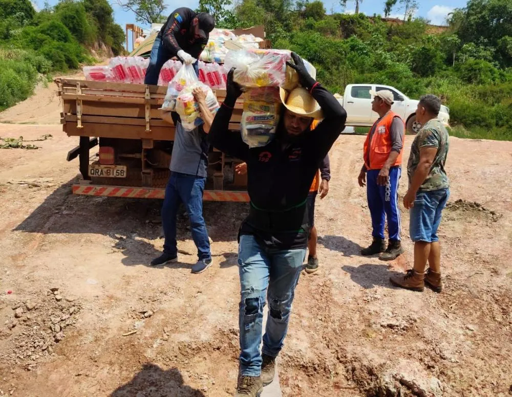 Dez comunidades do baixo Madeira recebem água e cestas básicas; cronograma segue até novembro