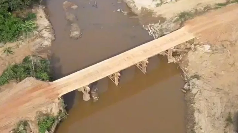 Prefeitura de Rolim de Moura revitaliza ponte entre as linhas 192 e 196