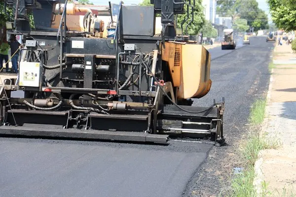 Prefeitura trabalha no recapeamento das ruas Aracajú e K-5