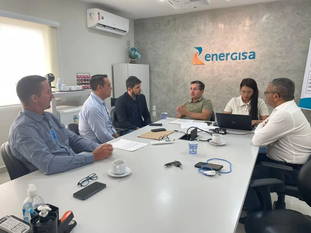 Deputado Jean Mendonça se reúne com representantes da Energisa para apresentar as reivindicações dos moradores