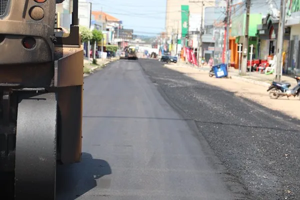 Prefeitura de Ji-Paraná recapeia trecho da avenida Brasil