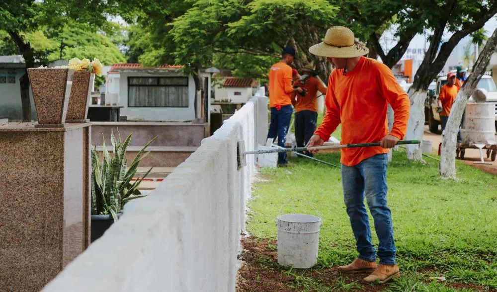 Prefeitura de Vilhena prepara cemitério municipal para o Dia de Finados