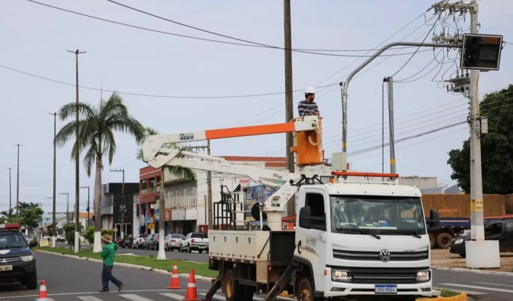 Semtran realiza avaliação e diagnósticos em semáforo na Av. Major Amarante