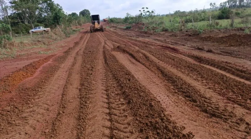 SEMOSP realiza manutenção e melhorias na linha 200, 176 e 180 Norte, em Rolim de Moura
