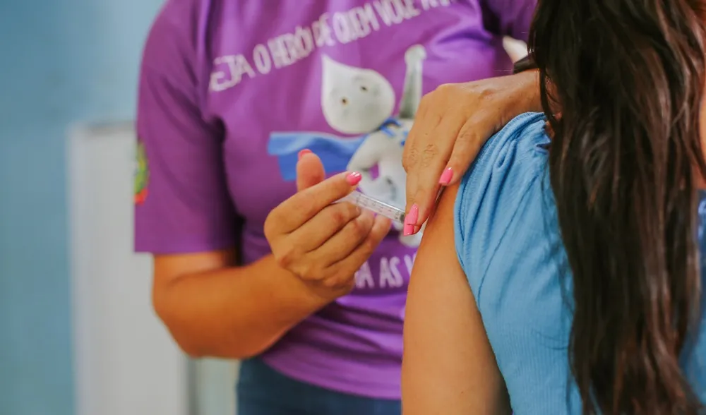 Prefeitura reforça importância da vacinação contra a dengue