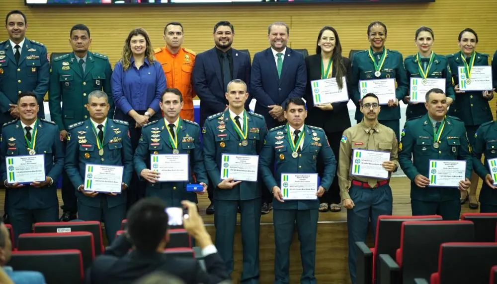 Personalidades são homenageadas em sessão solene na Alero