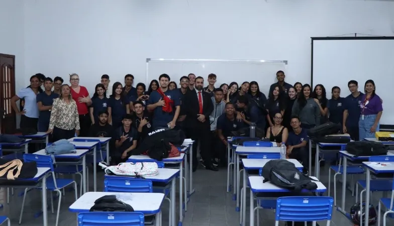 Drogas, atitude e passividade são temas de “MP em Debate Acadêmico” em escola Cívico-Militar na capital