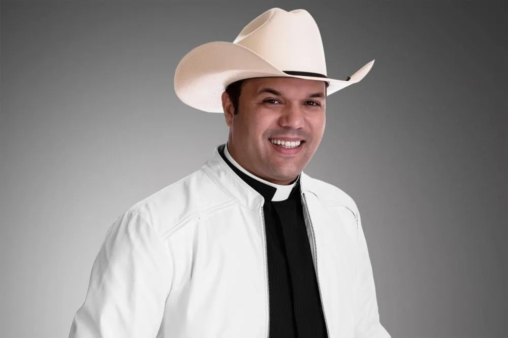 Padre Alessandro Campos realiza show gratuito como parte da programação natalina no Parque da Cidade
