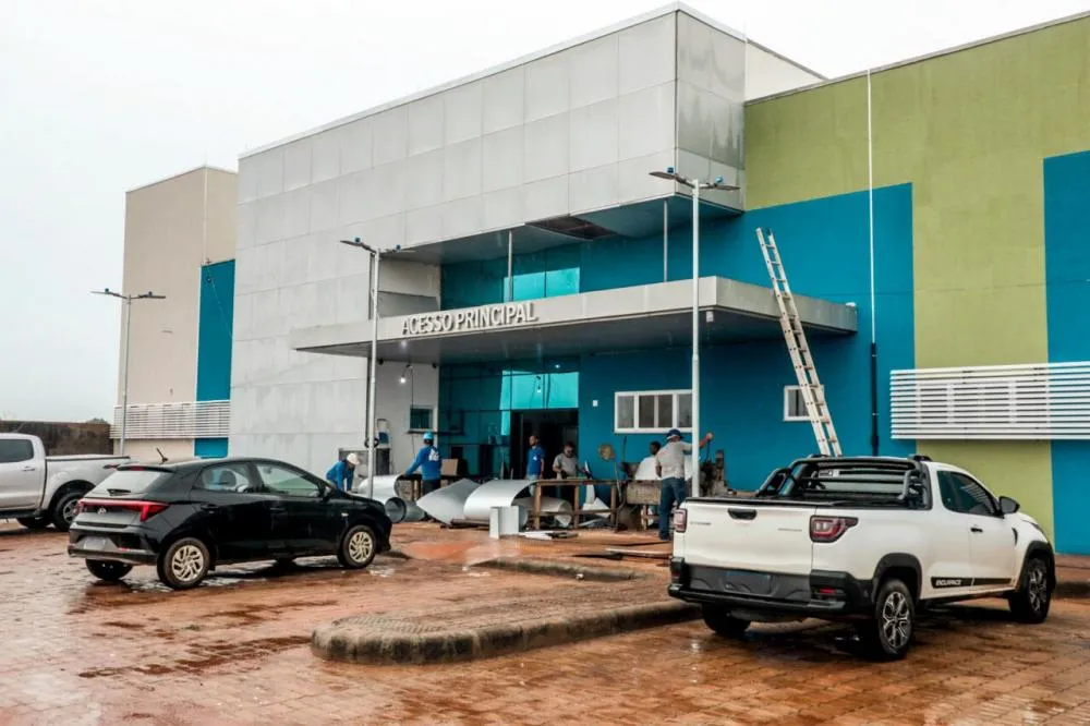 Obras no Hospital de Guajará-Mirim avançam e chegam aos 92%