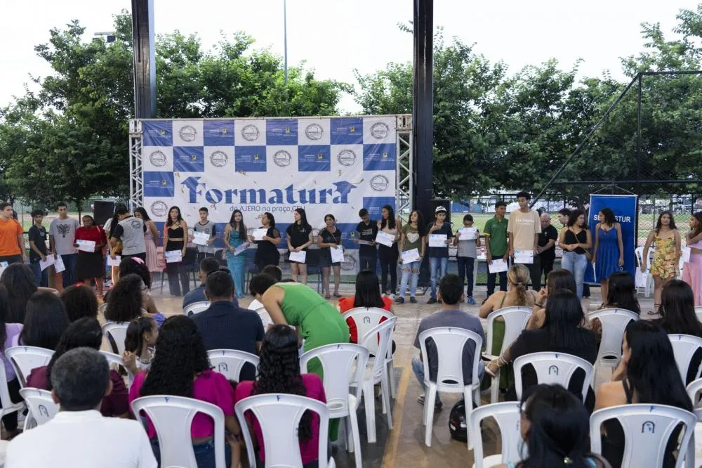 Certificados de conclusão são entregues para formandos de cursos oferecidos pelo Sine Municipal