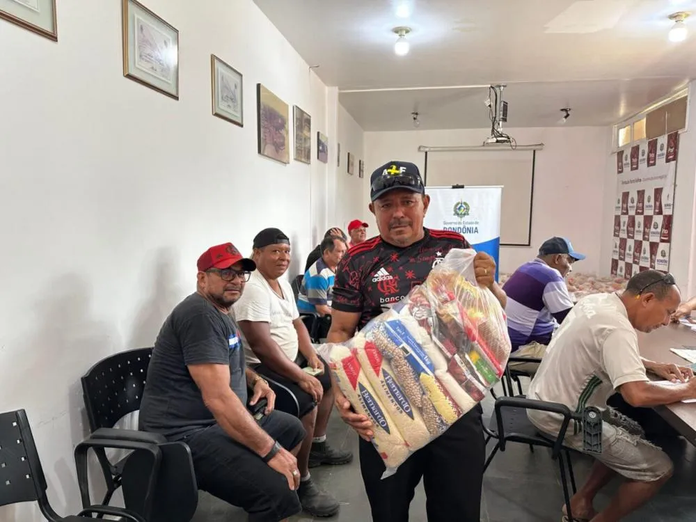 Trabalhadores avulsos do Porto de Porto Velho recebem mais uma remessa de cestas básicas do governo de Rondônia