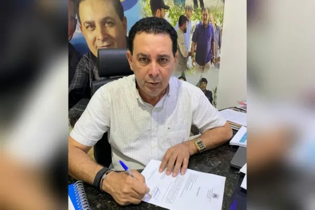 Prefeitura assina ordem de serviço para a construção de mais cinco salas de aula na Escola Municipal Neusa Santos de Oliveira