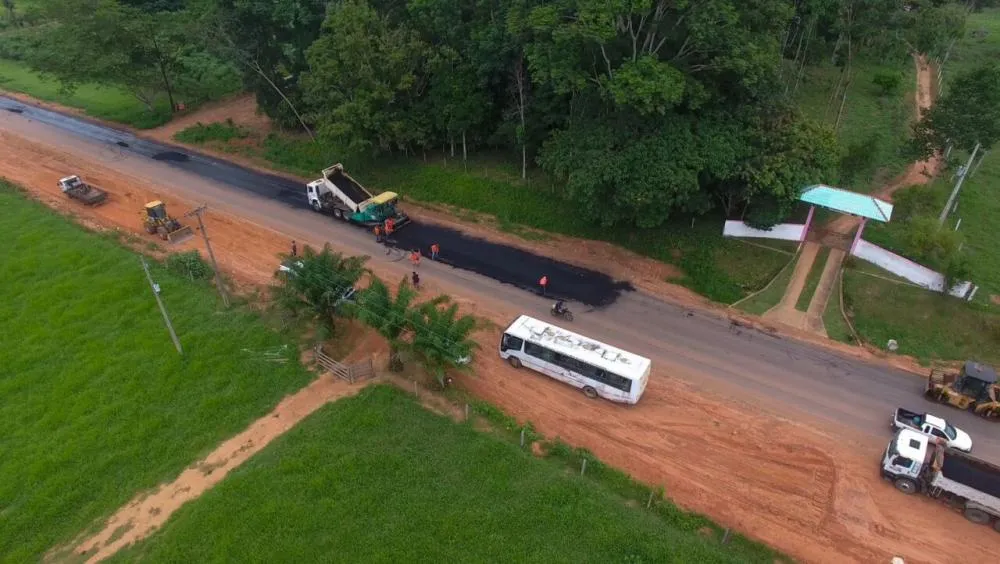 Obras de pavimentação asfáltica avançam na RO-135, no trecho que liga Ji-Paraná ao distrito de Nova Londrina