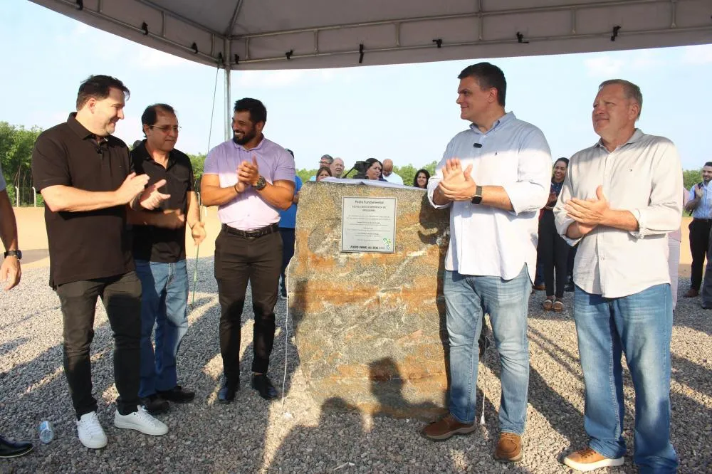Deputado Alex Redano prestigia lançamento de pedra fundamental da Escola do Sesi em Ariquemes