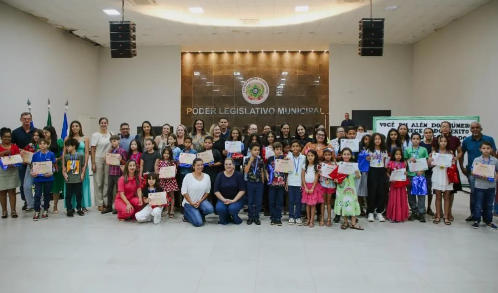 Alunos da rede municipal são premiados por se destacarem na Olimpíada de Matemática Mirim
