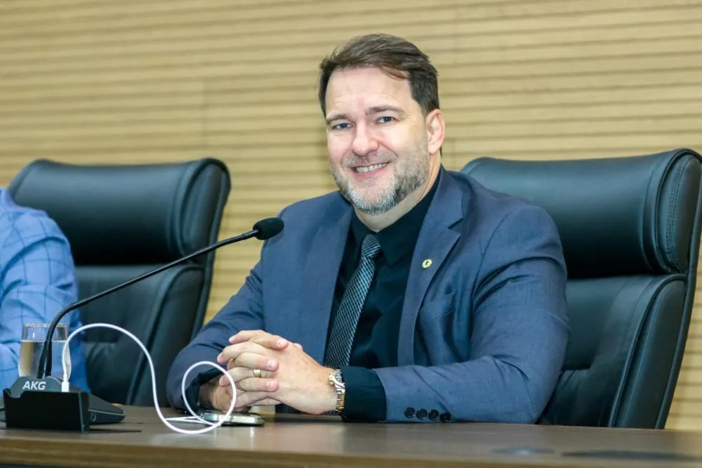 Deputado Alex Redano solicita manutenção do Ensino Médio matutino na Escola Cora Coralina, em Ariquemes