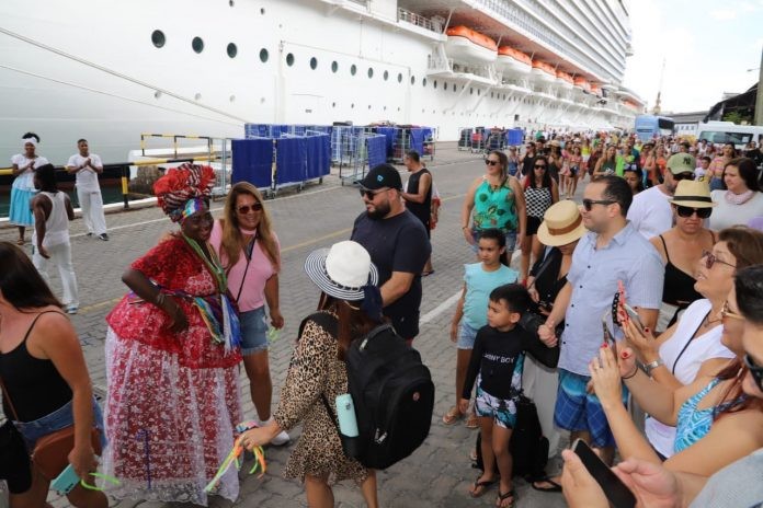 Em dois dias, Salvador recebe 14,5 mil turistas de cruzeiros