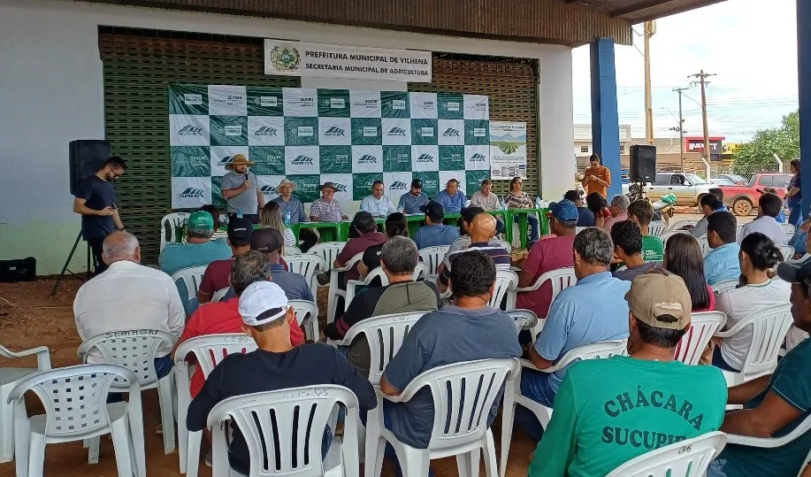Pequenos produtores de Vilhena recebem calcário e equipamentos agrícolas